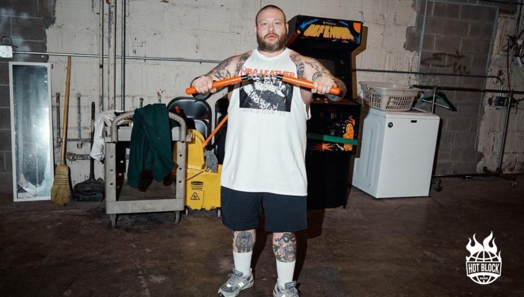 action bronson firma un hot dog